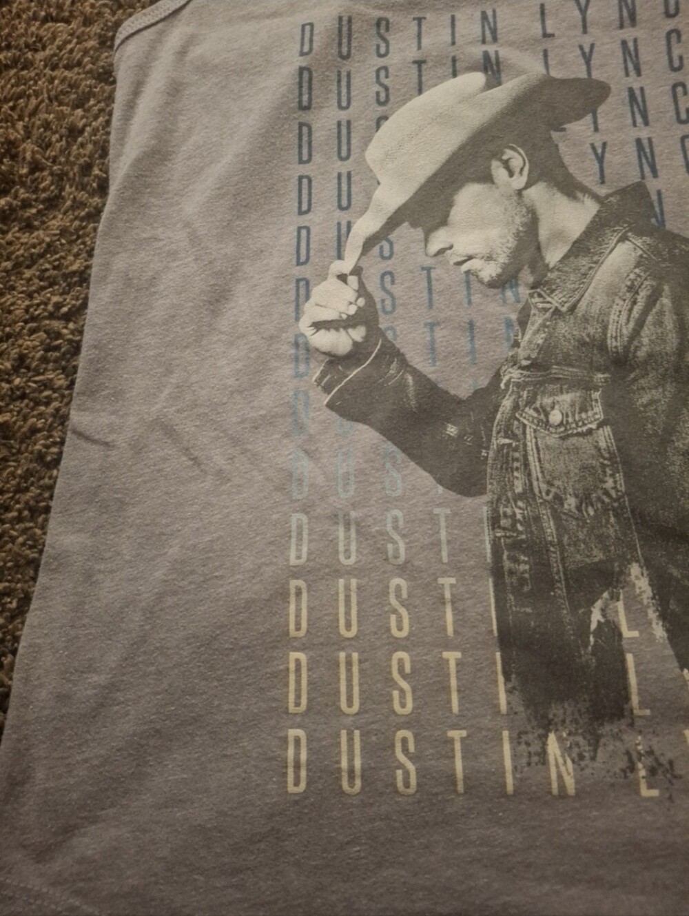 Dustin Lynch - Picture 6 of 10